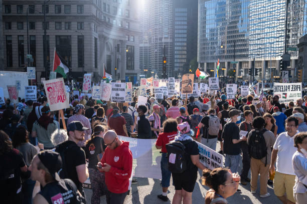 Democrats, protesters gather in Chicago to cheer, Kamala Harris to formally accept Democratic nomination 