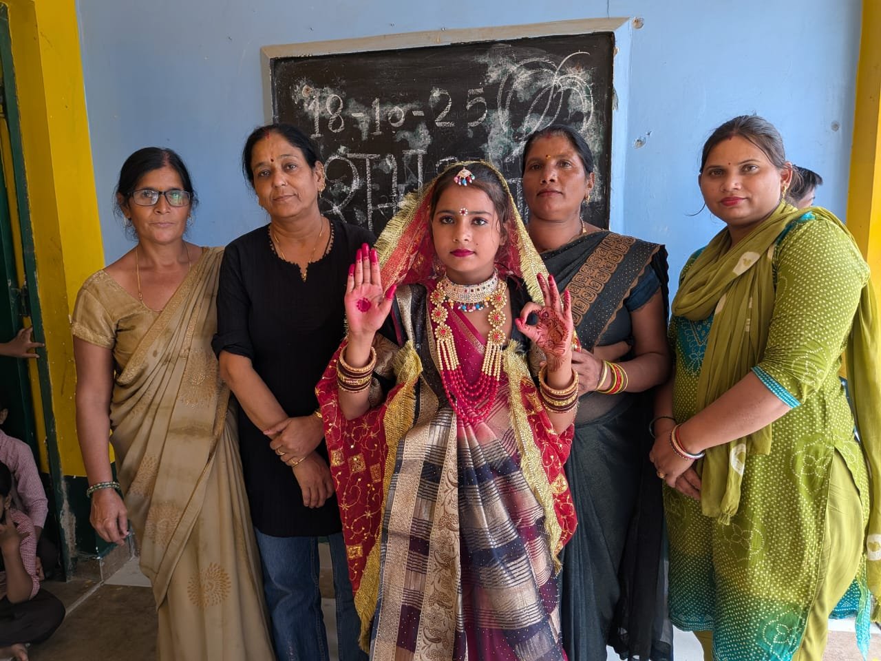 विकास खण्ड हाथरस के  प्राथमिक विद्यालय जलालपुर मे पाँच दिवसीय त्योहार को विधालय के समस्त स्टाफ व  छात्र/छात्राओं व उनके अभिभावकों के द्वारा बहुत ही धूमधाम से मनाया गया इस खवर को पूरी पढने के लिये नीचेदीगई लिक पर क्लिक करें-डा०-दिनेश कुमार शर्मा चीफ एडीटट एम.बी.न्यूज-24💐💐💐💐💐💐💐